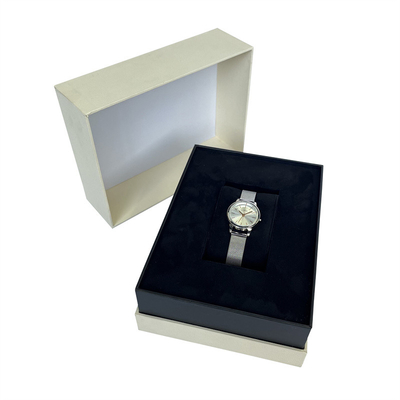 In due pezzi su ordinazione tolgono il contenitore di orologio del cartone con la base messa