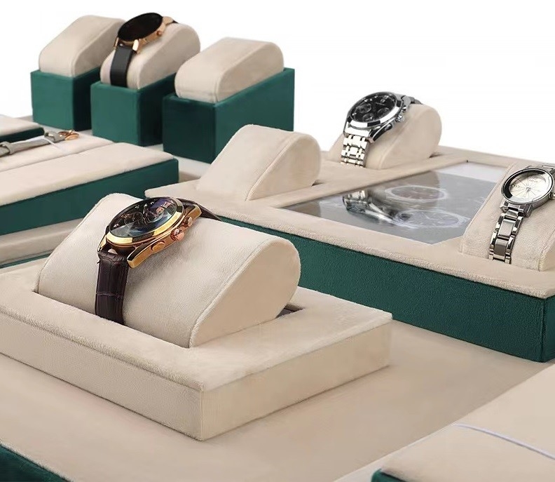 Orologio crema verde Tray With Roll Pillow del velluto di colore di contrasto